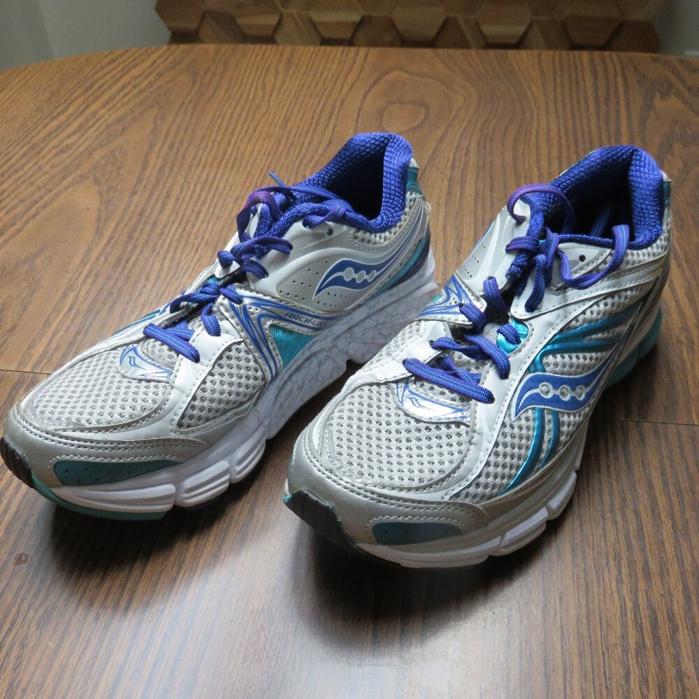 Saucony Women's Omni 12 Running Shoe in Silver/Blue Size 8.5